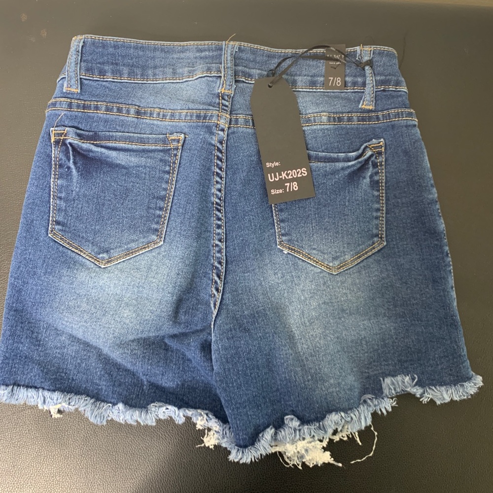 Shorts - Picture 3 of 3